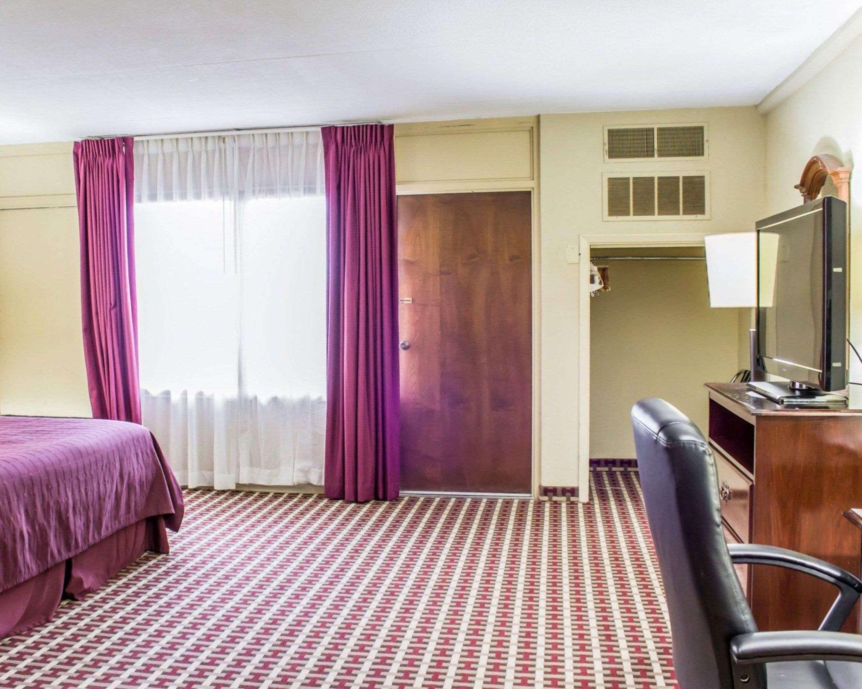 Quality Inn & Suites Fayetteville Exterior foto