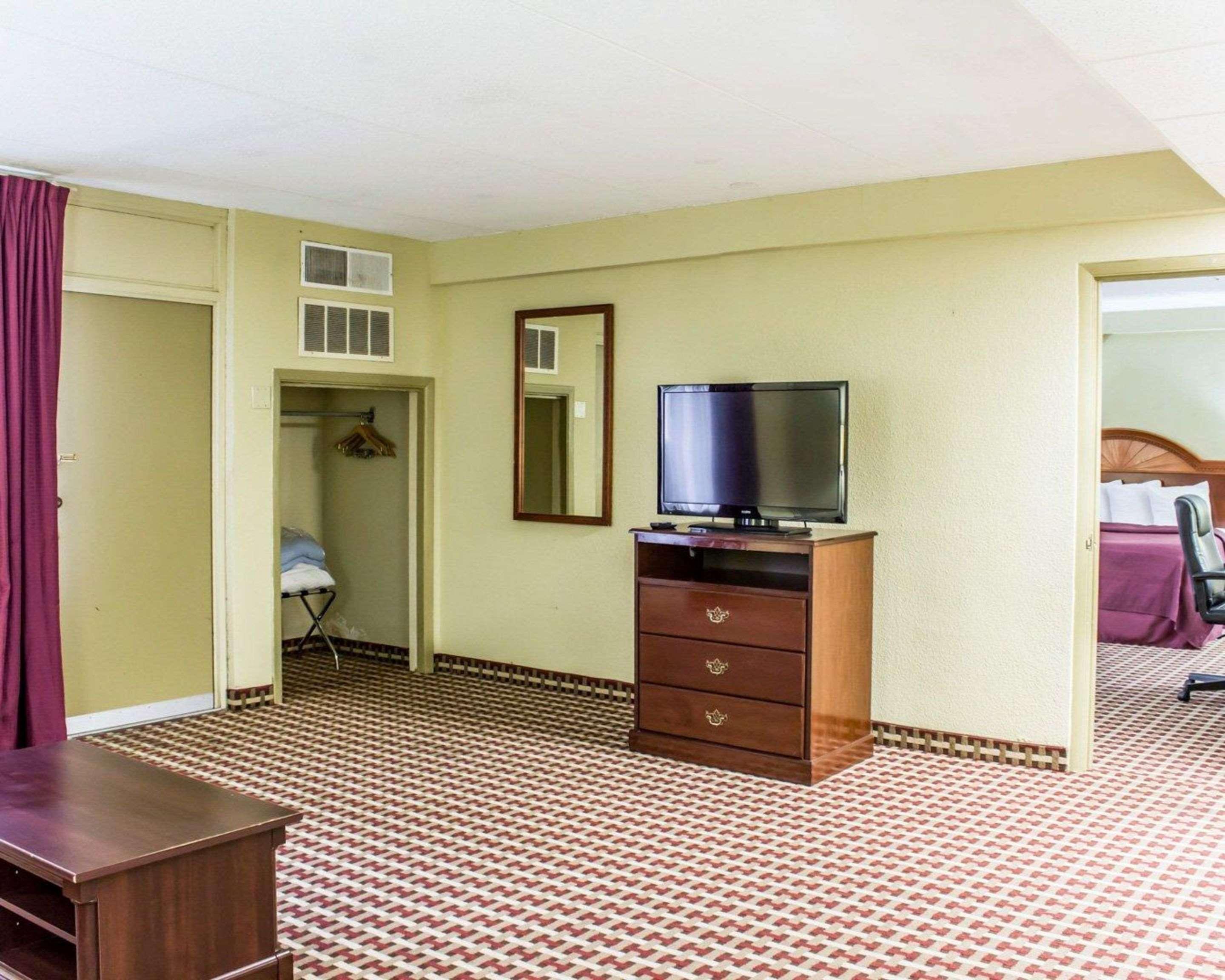 Quality Inn & Suites Fayetteville Exterior foto