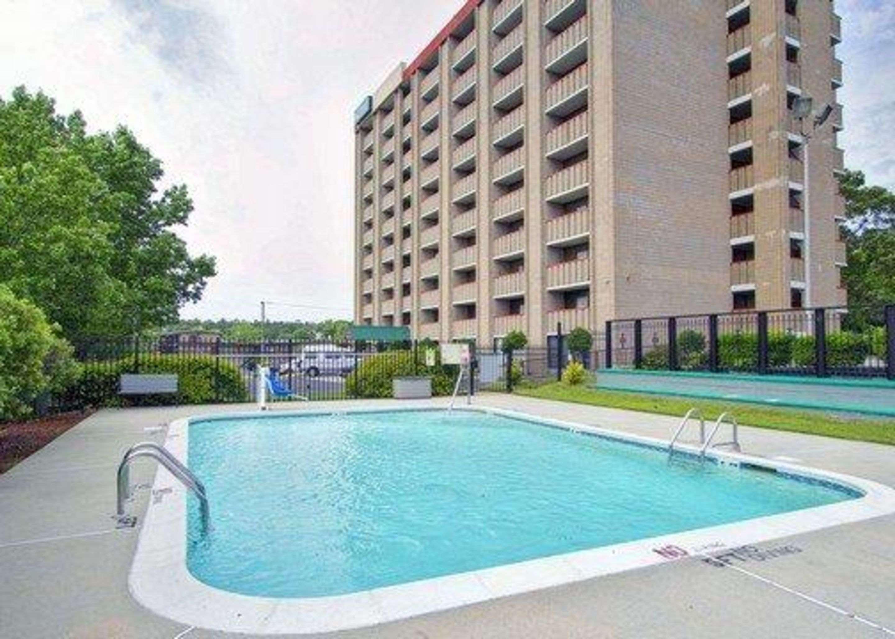 Quality Inn & Suites Fayetteville Exterior foto