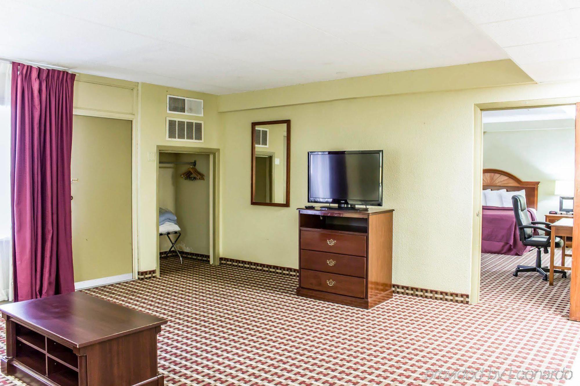 Quality Inn & Suites Fayetteville Exterior foto